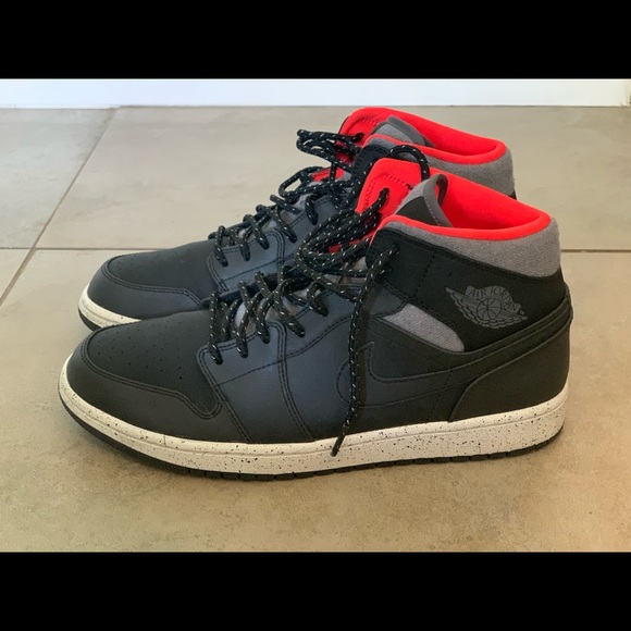 air jordan 1 mid holiday